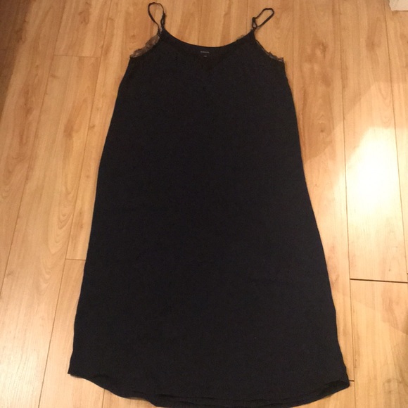 9.5/10 Babaton Lace Slip dress - Picture 4 of 4